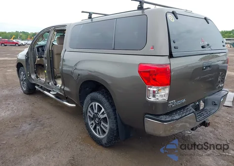 2011 Toyota Tundra Grade 4.6L V8 z USA, uszkodzony, nr VIN 5TFUM5F16BX026387
